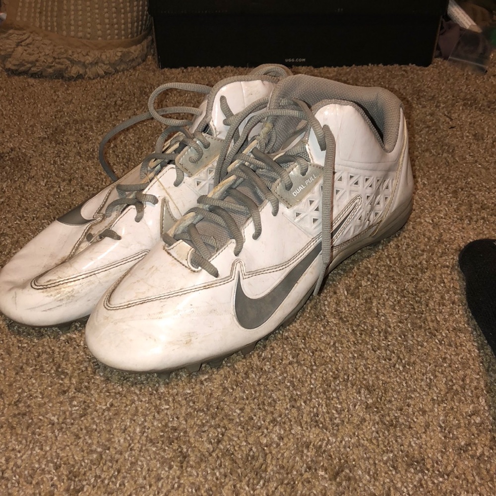 white nike cleats